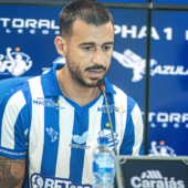 Camacho é apresentado no CSA.