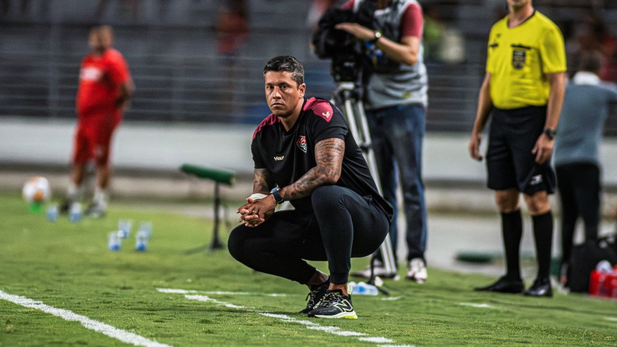 Thiago Carpini, técnico do Vitória