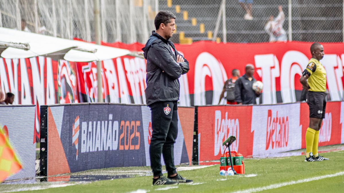 Thiago Carpini, técnico do Vitória