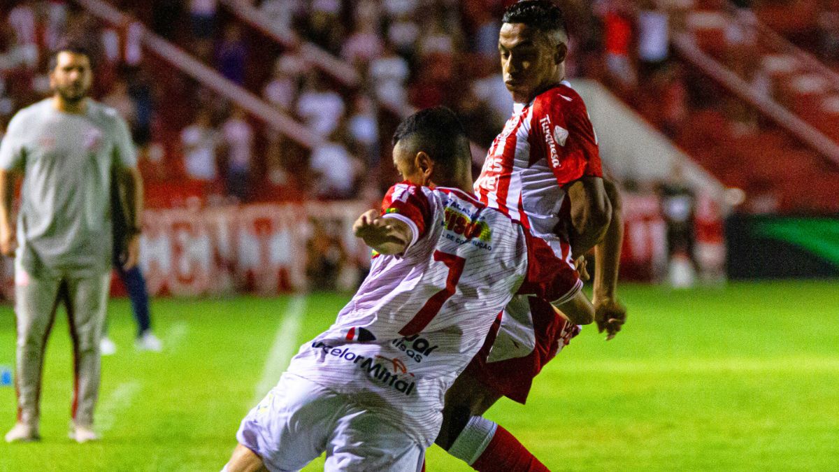 Arnaldo, lateral-direito do Náutico em jogo contra a Juazeirense