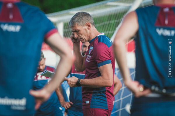 Fortaleza discute futuro de Vojvoda após derrota no Clássico-Rei 1 Fortaleza - Vojvoda - Treino - Pici