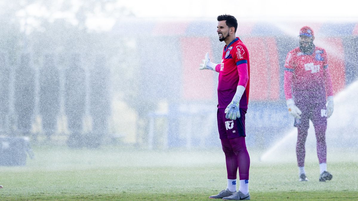 Goleiros do Bahia, Marcos Felipe e Danilo Fernandes, durante treinamento