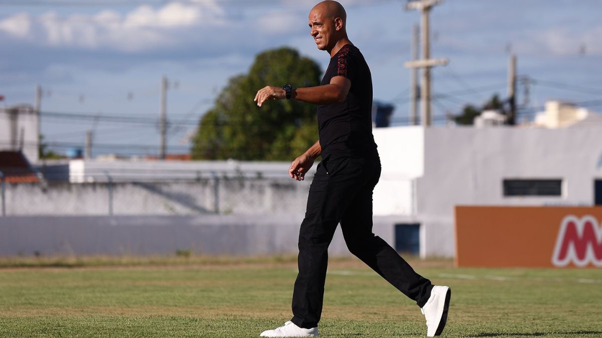 Técnico Pepa, do Sport, em partida contra o Petrolina, em Petrolina, pelo Campeonato Pernambucano 2025