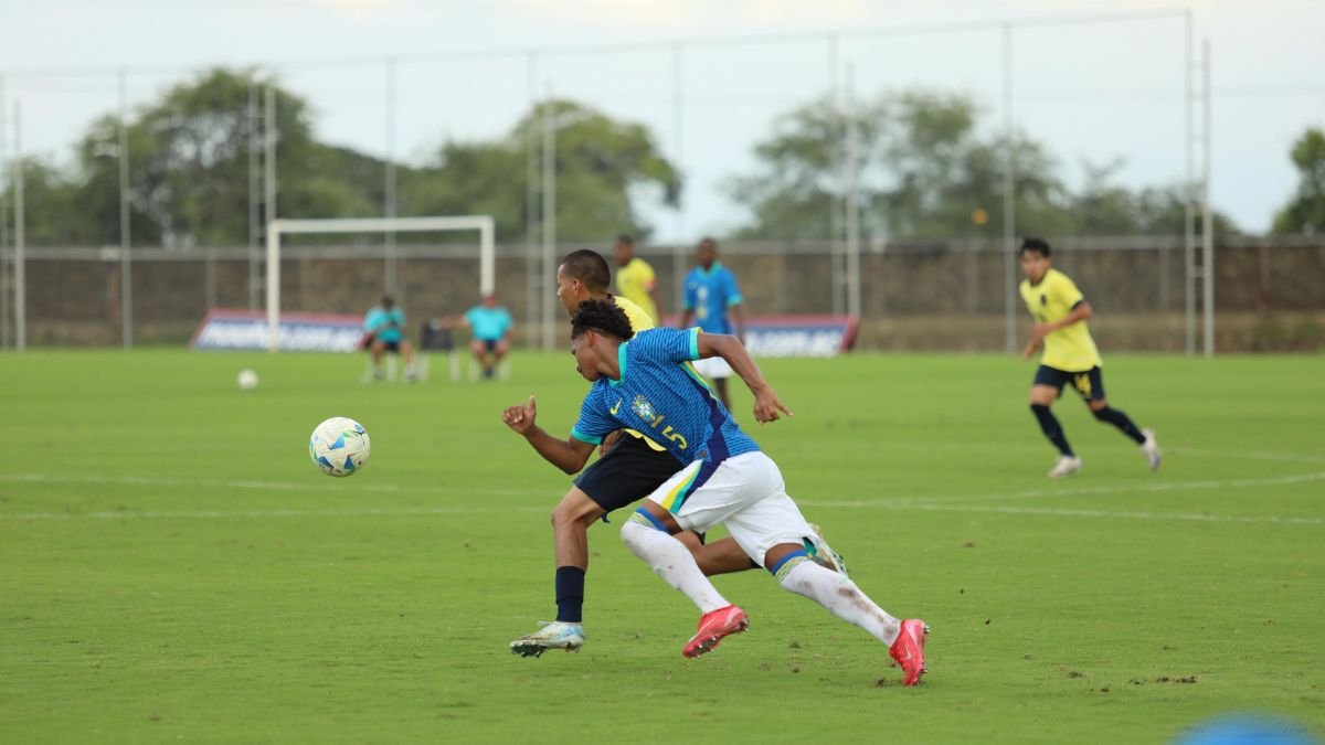 Zé Lucas, do Sport, durante amistoso do Brasil sub-17 contra o Equador