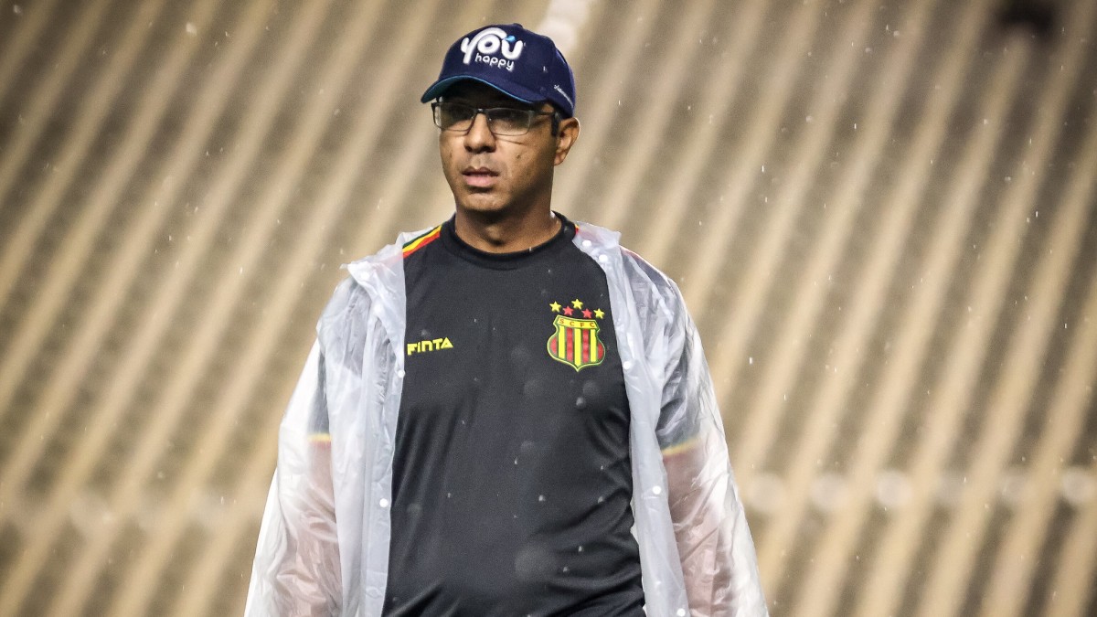 Felipe Surian, técnico do Sampaio Corrêa