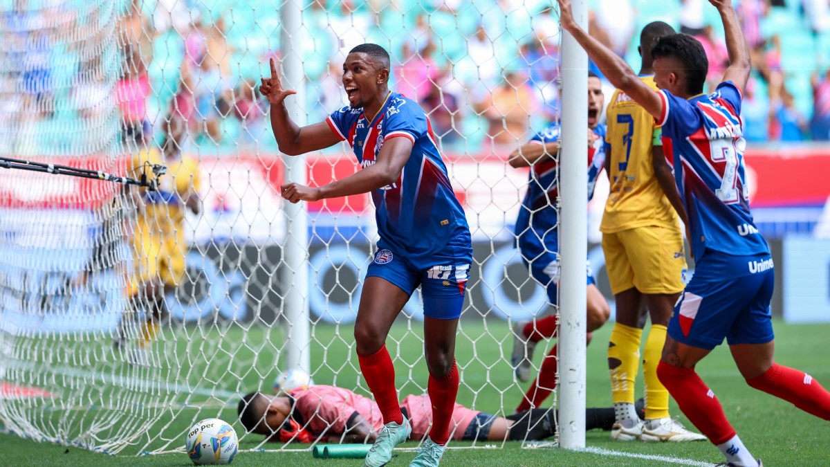 Com hat-trick de Lucho Rodríguez, Bahia atropela o Colo-Colo pelo Baianão 4 Kanu, zagueiro do Bahia