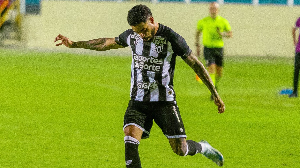 Matheus Bahia, lateral do Ceará em jogo contra o Sergipe