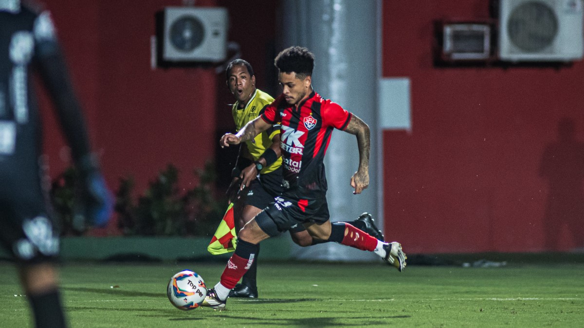 Vitória: Matheuzinho é vetado pelo DM e vira desfalque na semifinal do Campeonato Baiano