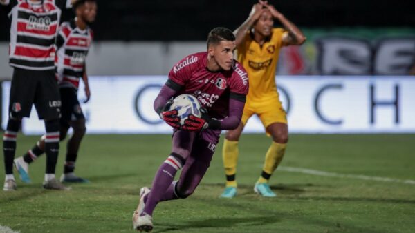 Rokenedy, goleiro do Santa Cruz