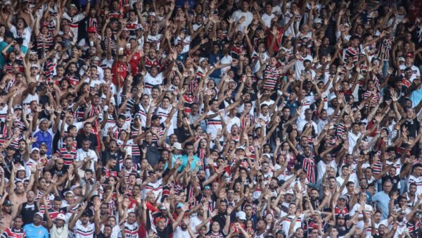 Santa Cruz divulga parcial de 14 mil ingressos vendidos para jogo contra o Horizonte-CE 1 Torcida do Santa Cruz no Arruda - 2025