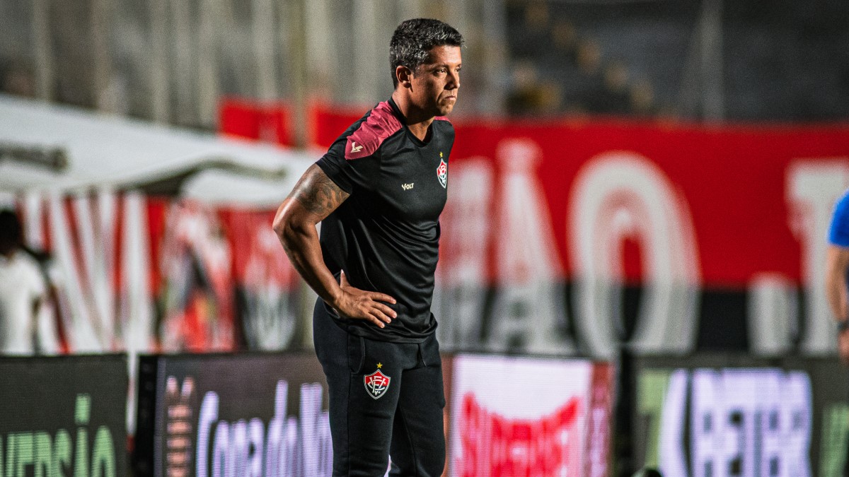 Thiago Carpini, técnico do Vitória