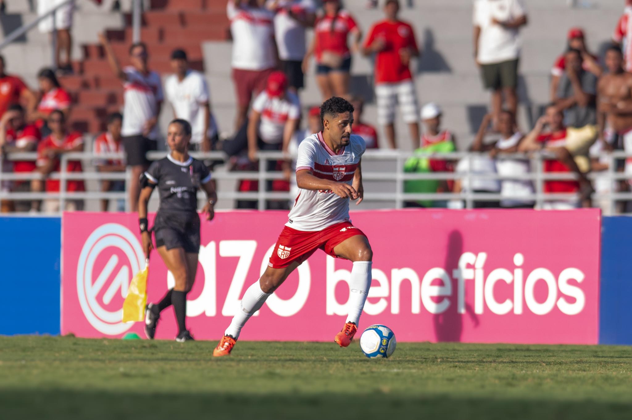 CRB anuncia saída do lateral-esquerdo Rhuan