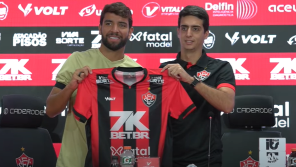 Pepê apresentado Vitória