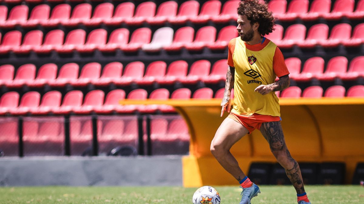 Lucas Lima em treino pelo Sport na Ilha do Retiro em 2025