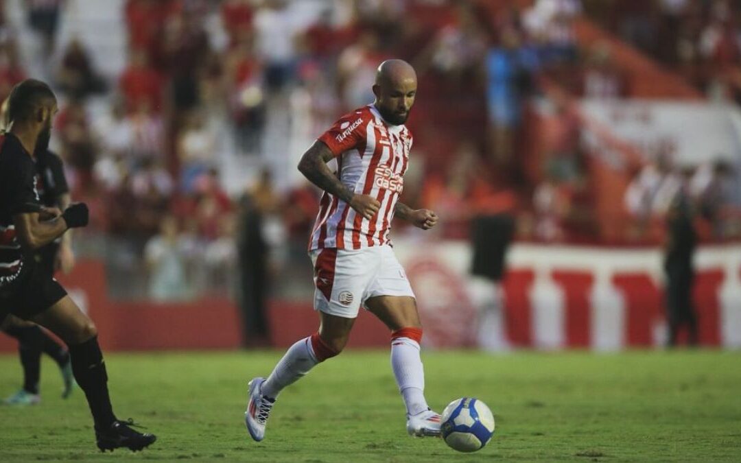 Patrick Allan celebra número de participações em gols pelo Náutico em 2025 e ressalta: “É buscar mais”