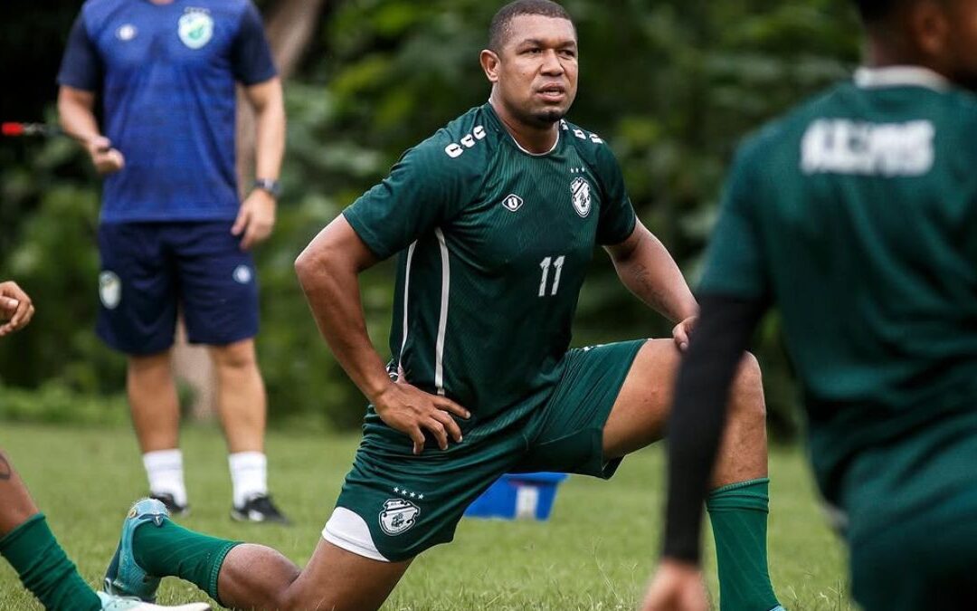 Rodrigão, atacante do Altos, sofre acidente de moto e fratura a tíbia