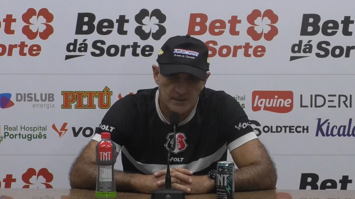 Técnico do Santa Cruz prega cautela, mas deixa em aberto participação de Thiago Galhardo contra o Sport