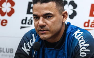 Após críticas da torcida, goleiro do Santa Cruz comenta situação coral na Série D: “Não vejo o porquê de todas essas vaias”