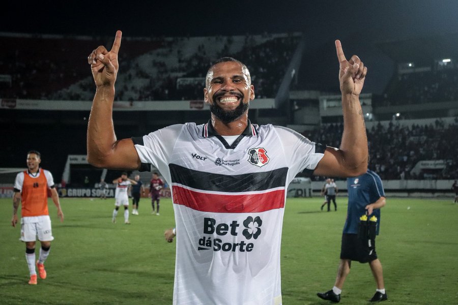 Santa Cruz anuncia saída do atacante Everton Felipe; atleta atuou em dois jogos