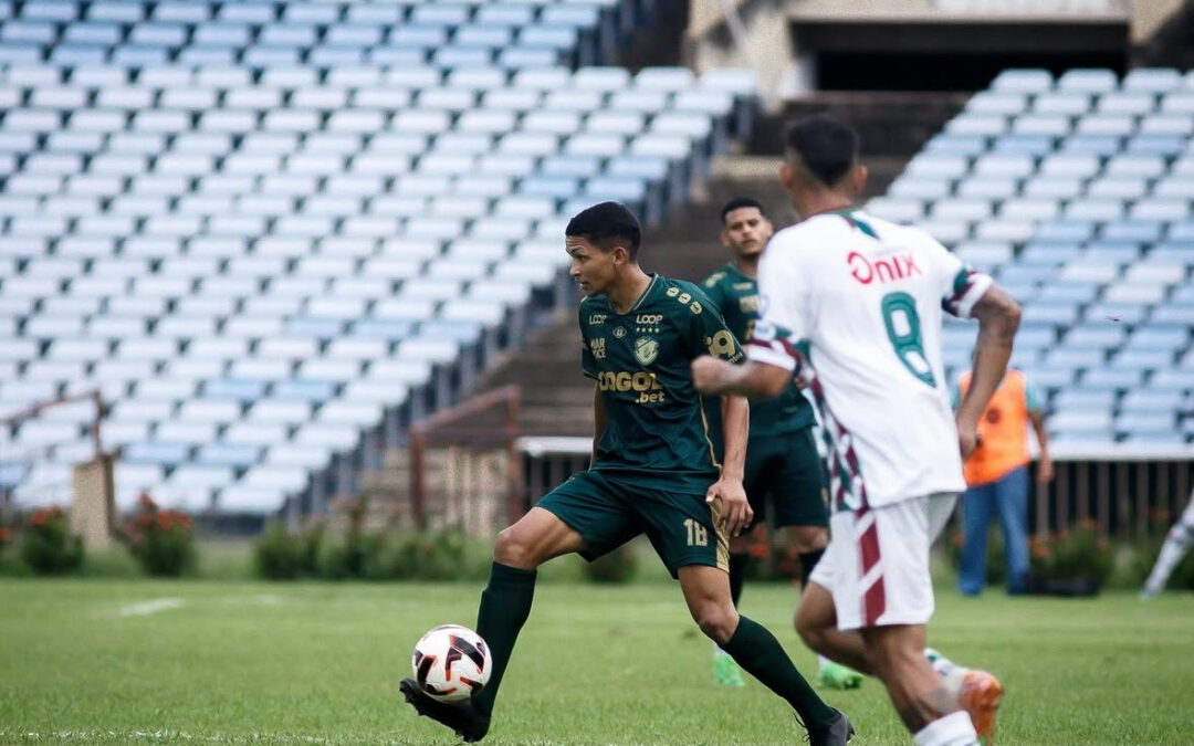 Fluminense-PI vence Altos e larga em vantagem na semifinal do Piauiense