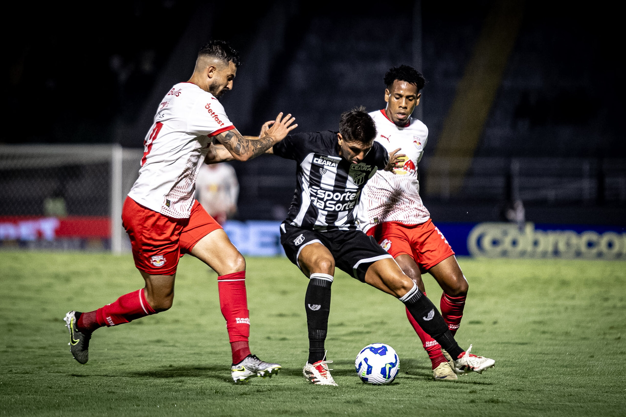 Ceará sai na frente, mas cede empate ao RB Bragantino na estreia do Brasileirão