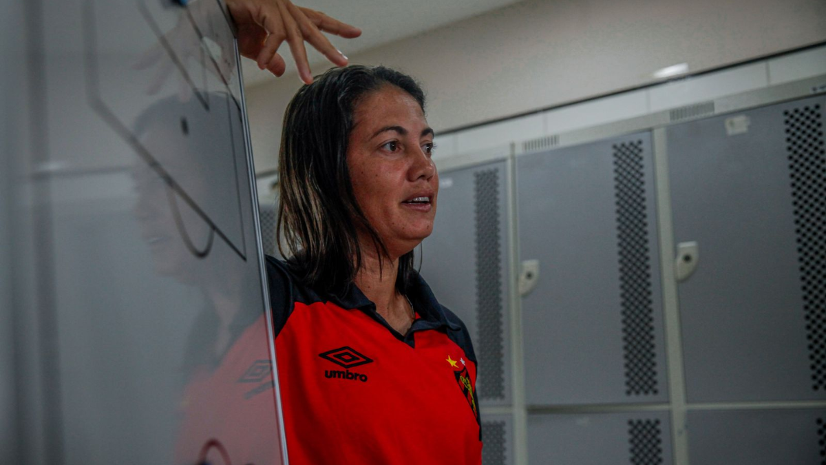 Regiane Santos, técnica do Sport.