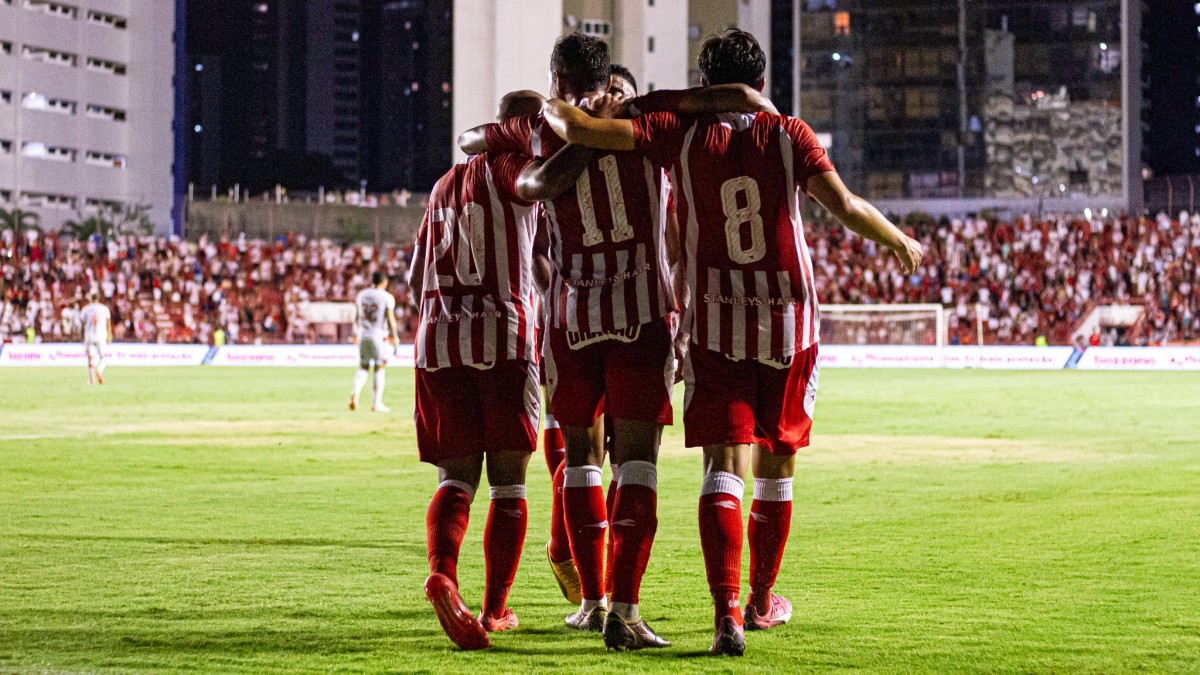 Jogadores do Náutico comemoram gol marcado nos Aflitos, contra o América-RN, pela Copa do Nordeste