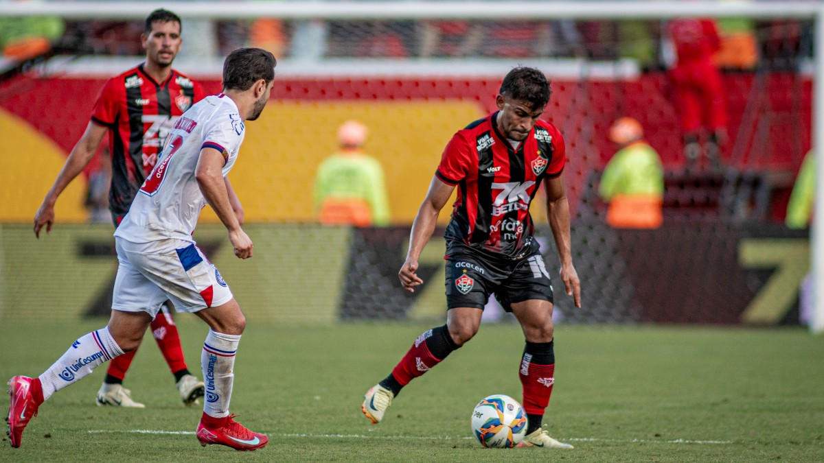 Ronald, volante do Vitória em jogo contra o Bahia