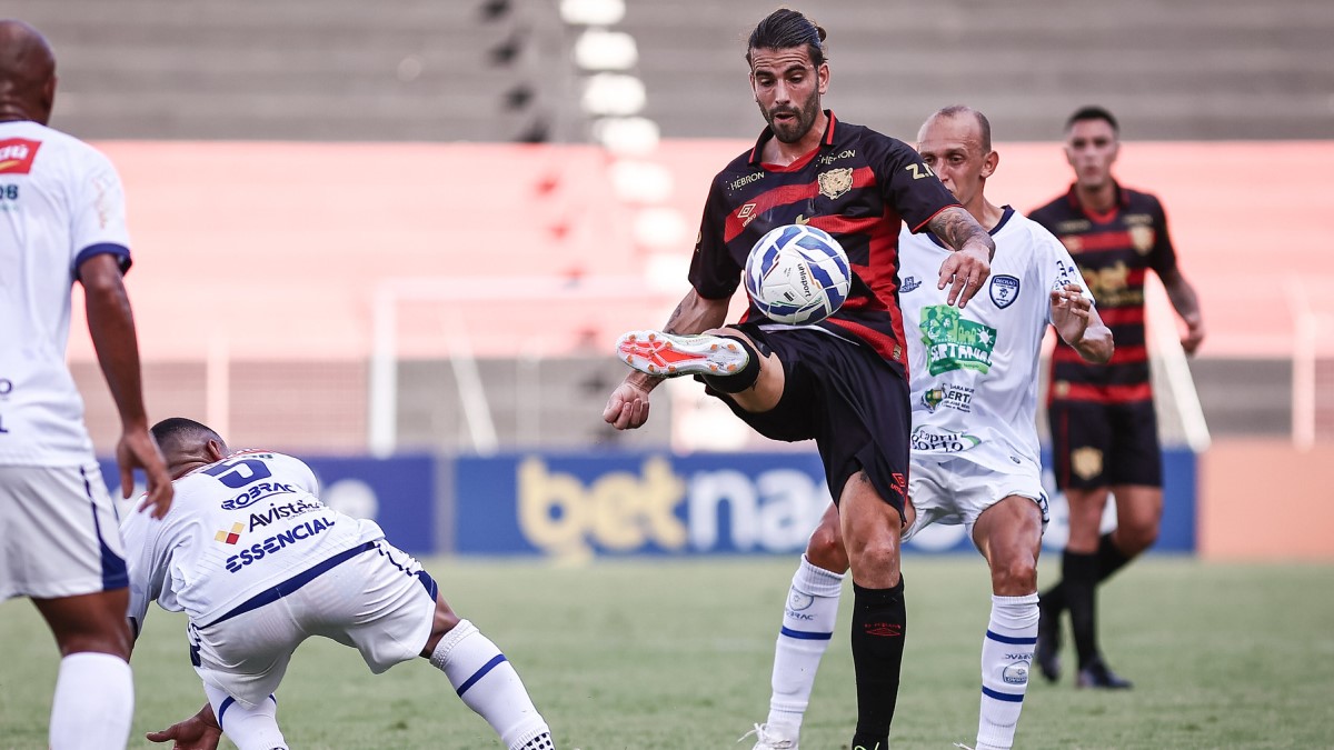 Sérgio Oliveira, meio-campista do Sport