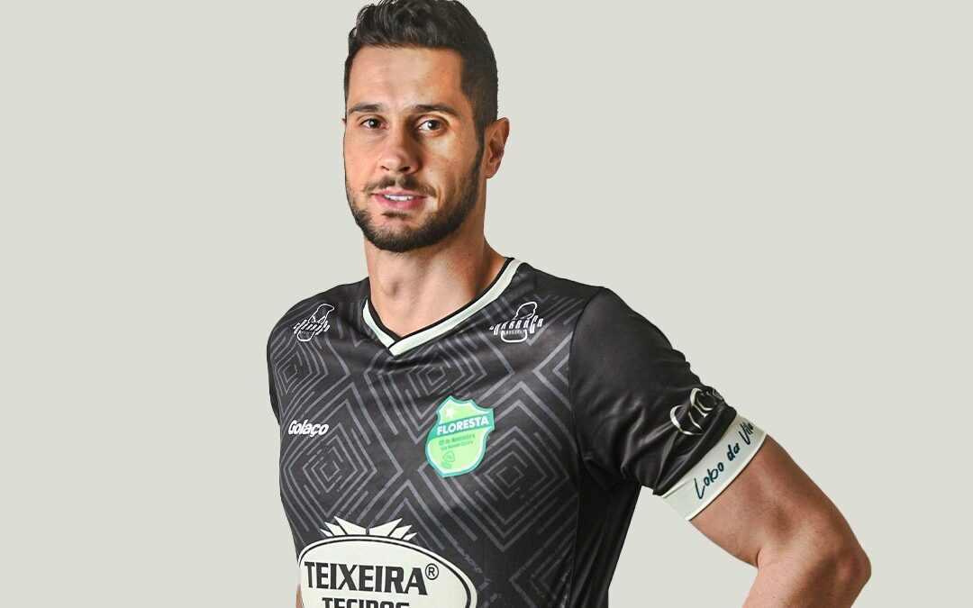 Floresta anuncia contratação do experiente goleiro Dalton, de 38 anos