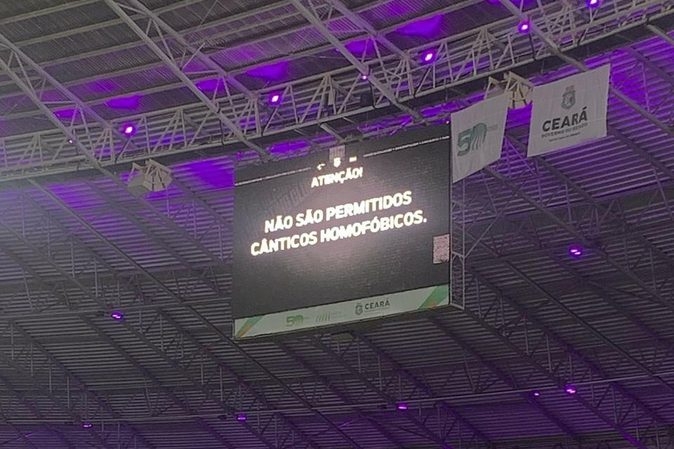 Aviso contra cânticos homofóbicos - Ceará - Arena Castelão