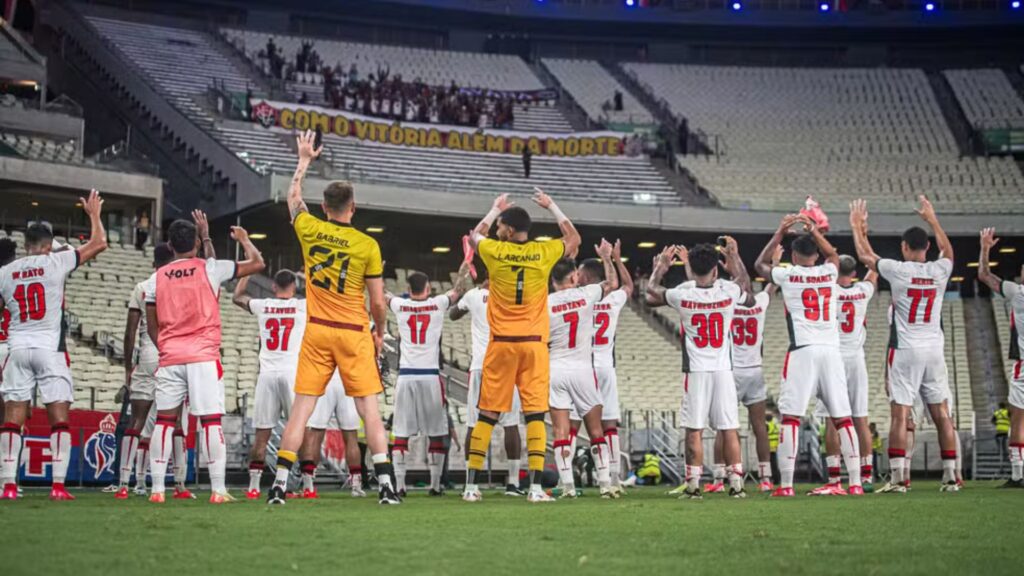 Vitória tenta se aproximar de sua 2ª maior série invicta da história diante do Altos-PI; veja odds