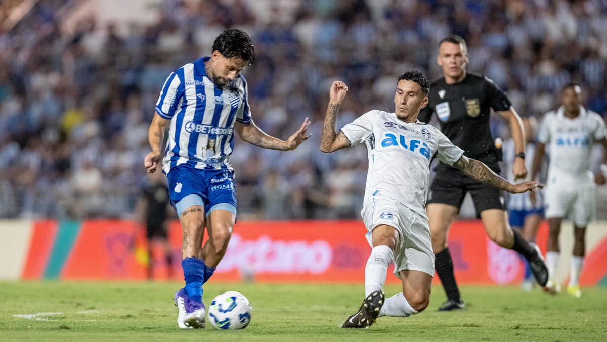CSA marca duas vezes no final, vence o Grêmio e larga em vantagem na 3ª fase da Copa do Brasil