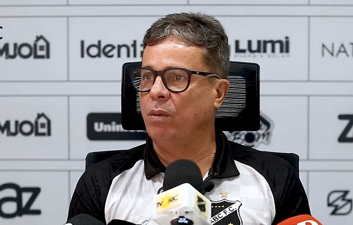 Evaristo Piza, do ABC, defende Felipe Garcia após gol tomado contra o CSA: “A barreira abriu”