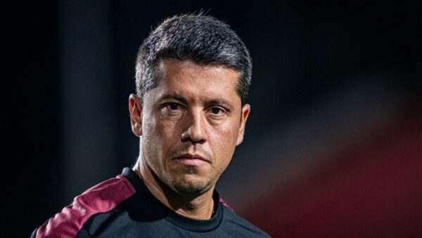 Thiago Carpini não é mais técnico do Vitória 1 Vitória - Thiago Carpini