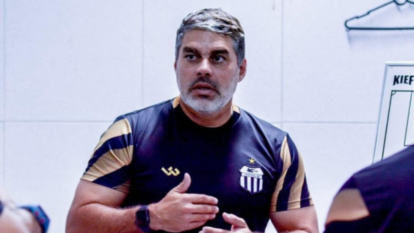 Leandro Sena destaca preparação com o Central e elogia "resposta positiva" do elenco 1 Leandro Sena - Treinador do Central