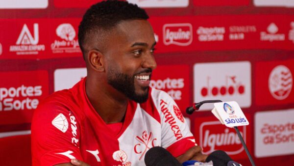 Com cinco atletas do Náutico expulsos nos últimos oito jogos, Kelvin comenta que cartões foram “coincidência” 1 Kelvin é apresentado pelo Náutico