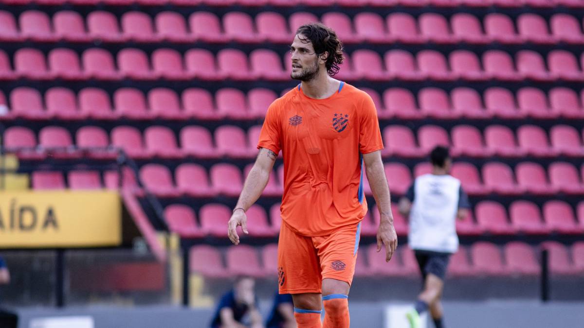 Gonçalo Paciência lamenta tempo no DM, mas acredita em volta por cima do Sport na Série A