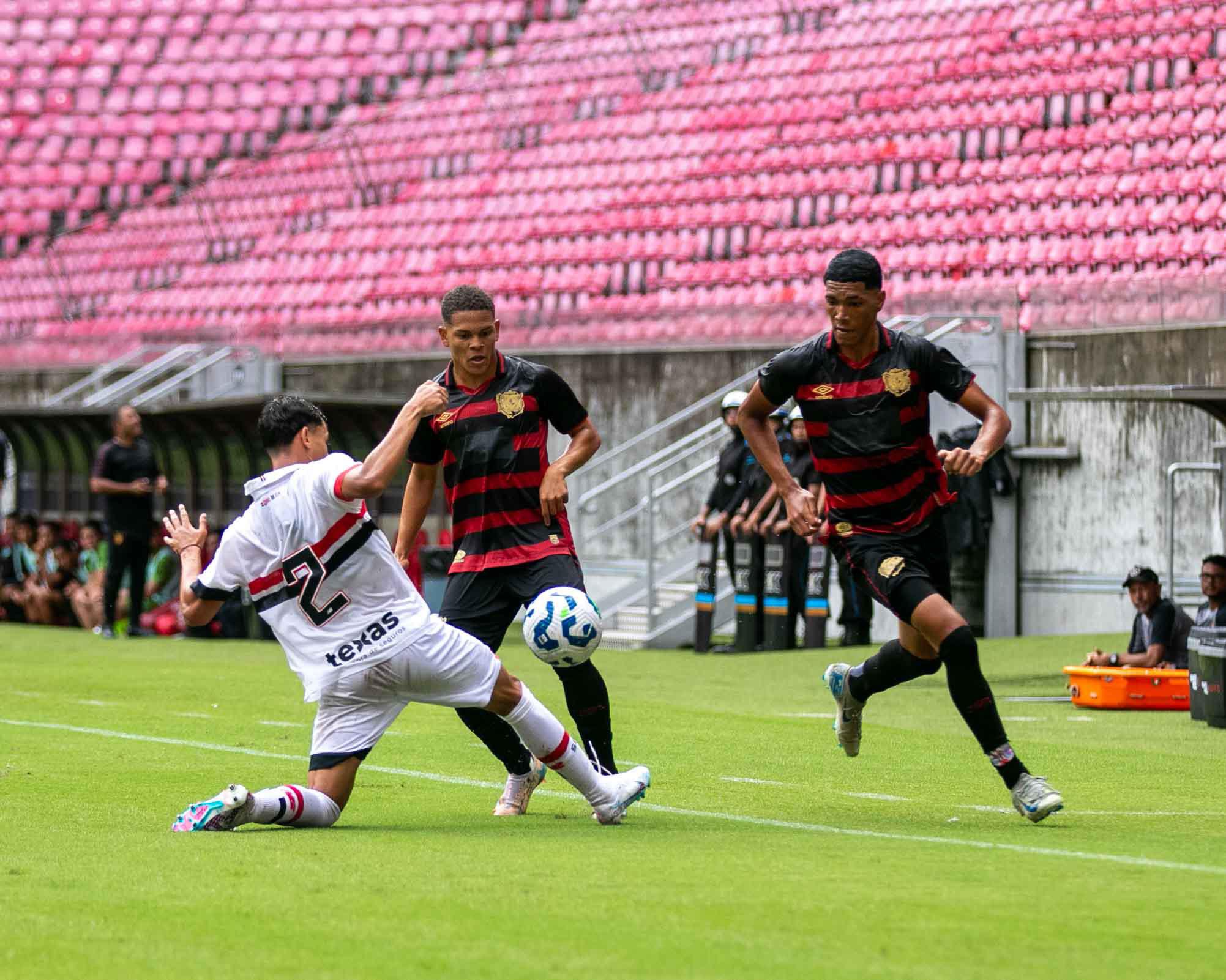 Sport empata com o São Paulo no jogo de ida das quartas de finais da Copa do Brasil Sub-17