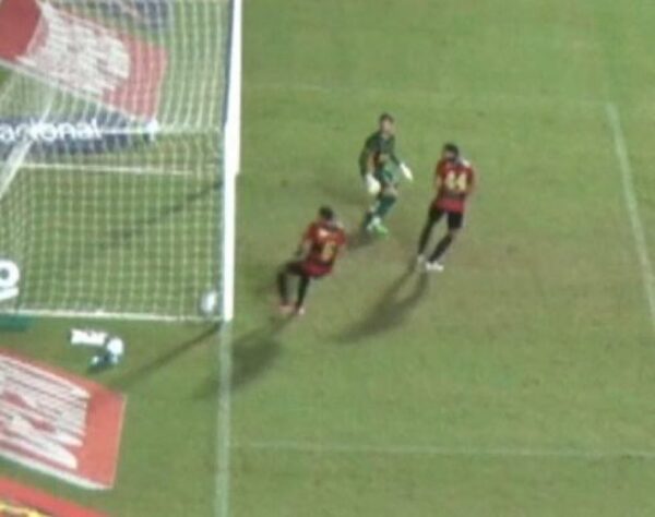 Fortaleza protesta contra gol não marcado diante do Sport; Marcelo Paz cobra investimentos em tecnologias 1 Fortaleza - Sport - Série A - ilha do Retiro - Arbitragem - Sexta rodada