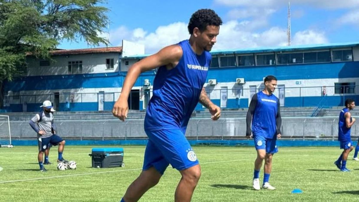 Neto em treino pelo Confiança