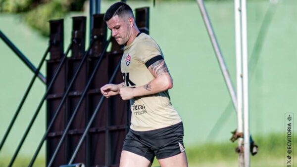 Renato Kayzer desfalca o Vitória na partida contra o Cerro Largo pela Sul-Americana; Confira os relacionados 1 Renato Kayzer em treino no Vitória