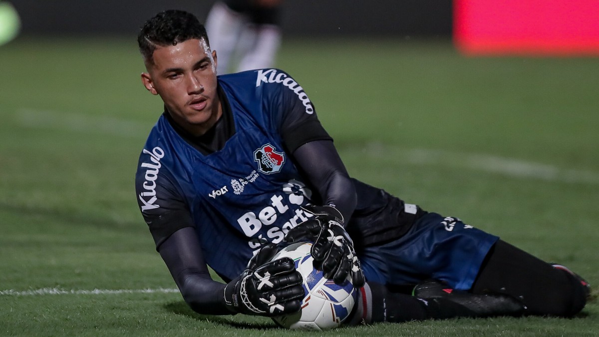 Destaque na classificação do Santa Cruz na Série D, Rokenedy reencontra o América-RN em duelo decisivo