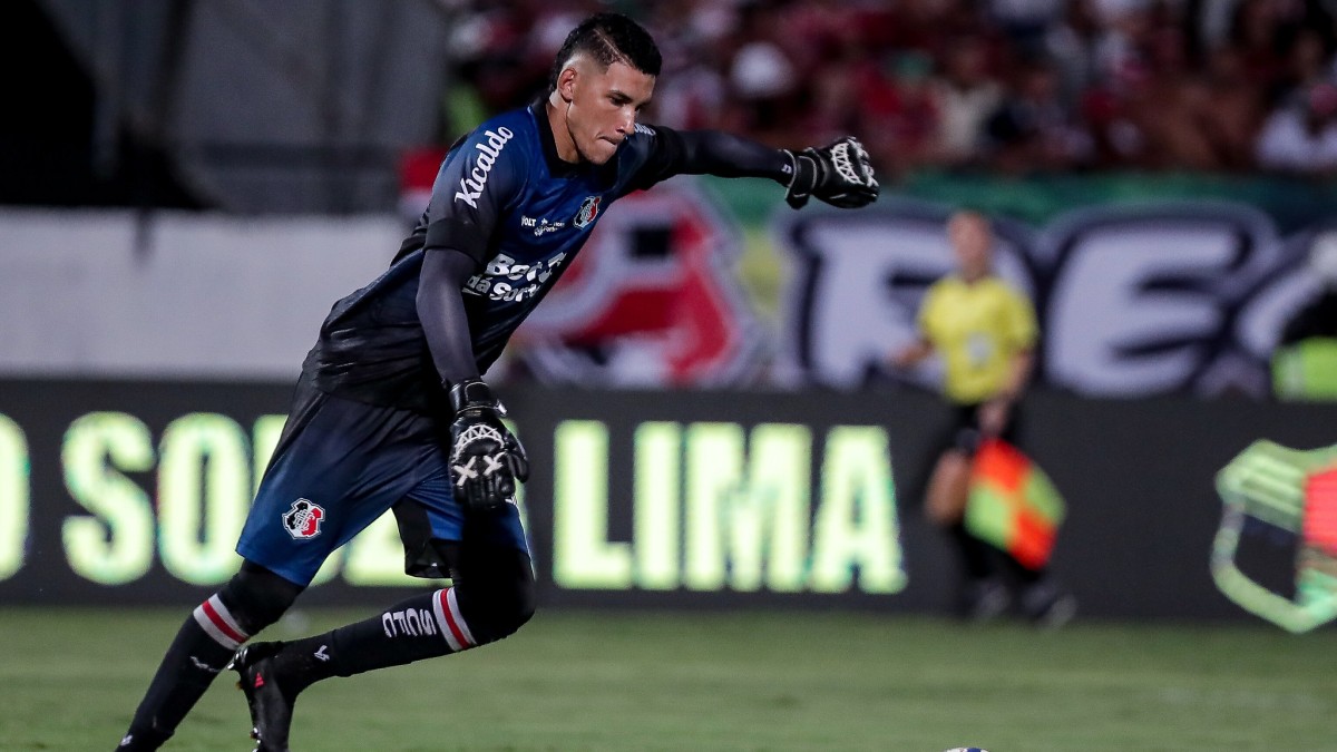 Goleiro Rokenedy, do Santa Cruz
