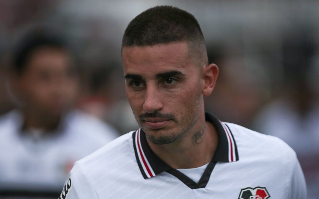 “Jogos grandes são para jogadores grandes”, diz Thiago Galhardo, autor de gol em classificação do Santa Cruz