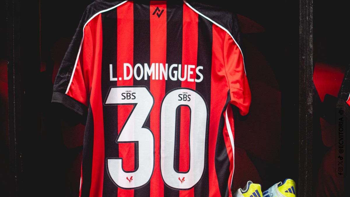 Vitória faz homenagem a Leandro Domingues em jogo contra o Flamengo