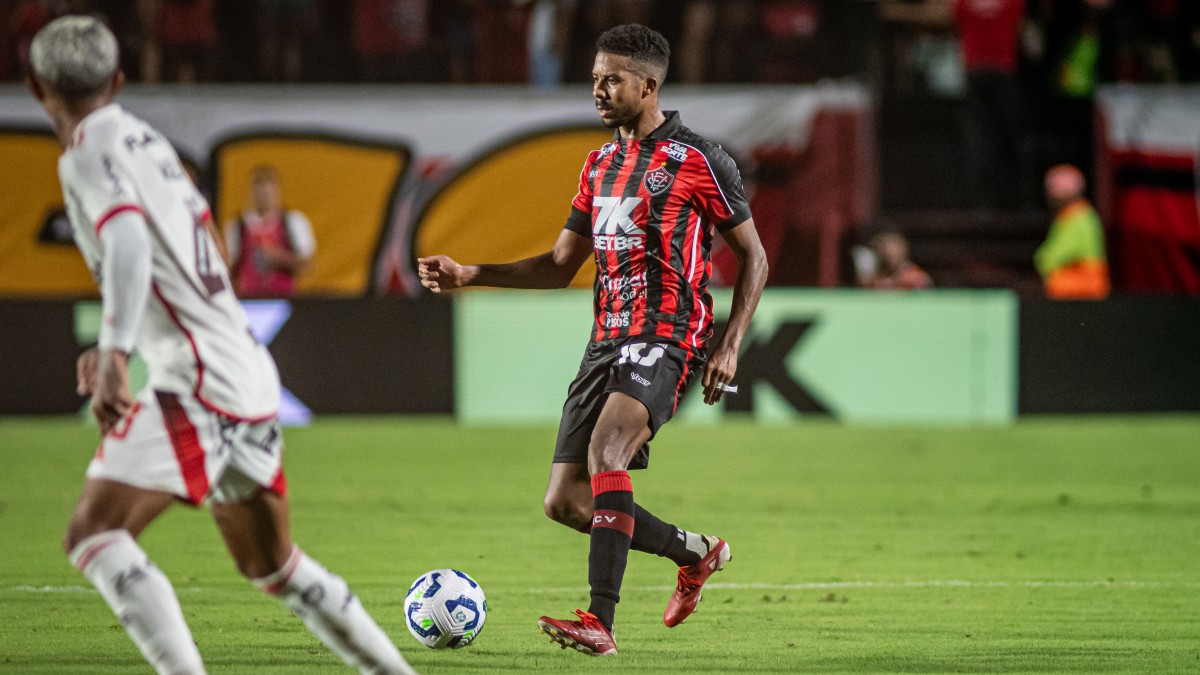 Vitória perde do Flamengo no Barradão e segue sem pontuar na Série A 3 Willian Oliveira, volante do Vitória