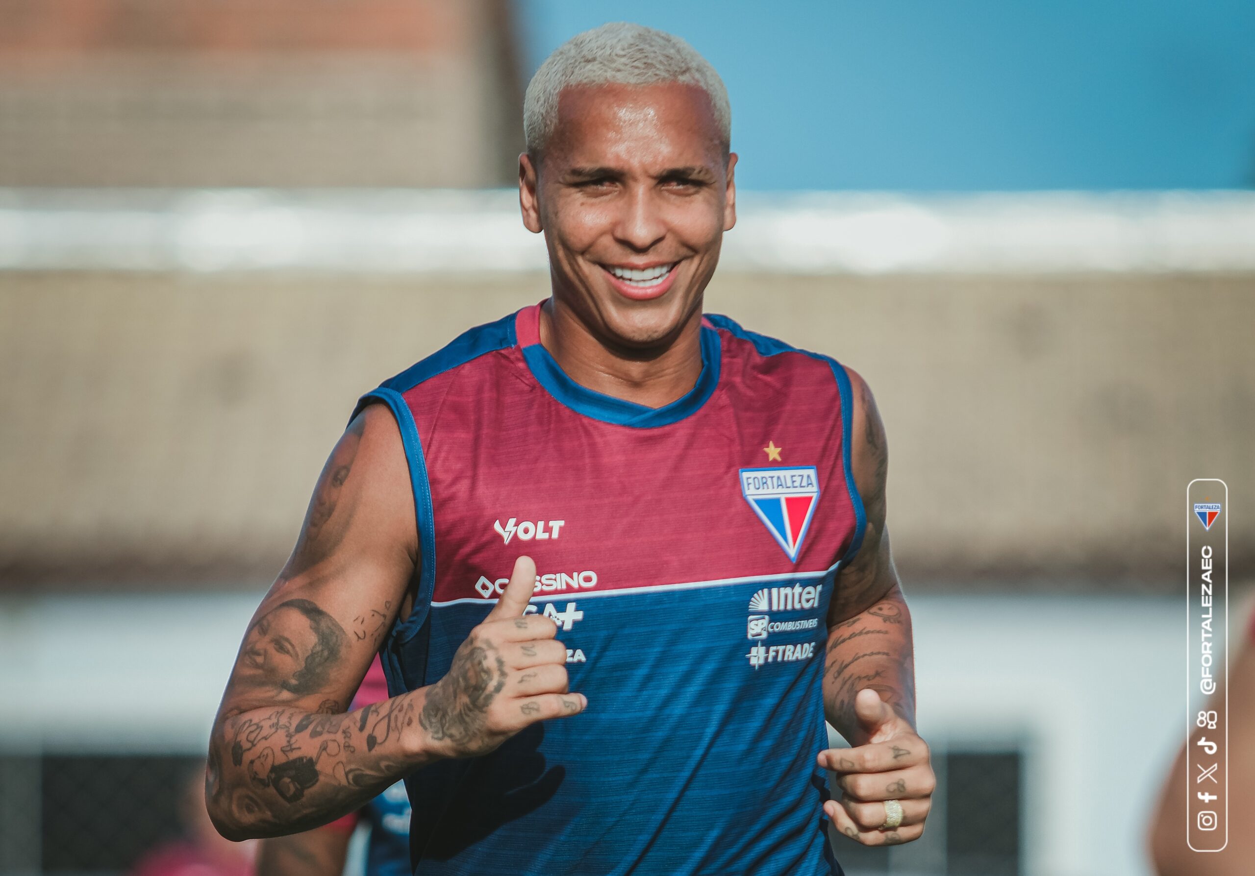 Deyverson afirma que não é “só um folclore” e lamenta lesão de Moisés no Fortaleza: “Fiquei super chateado”