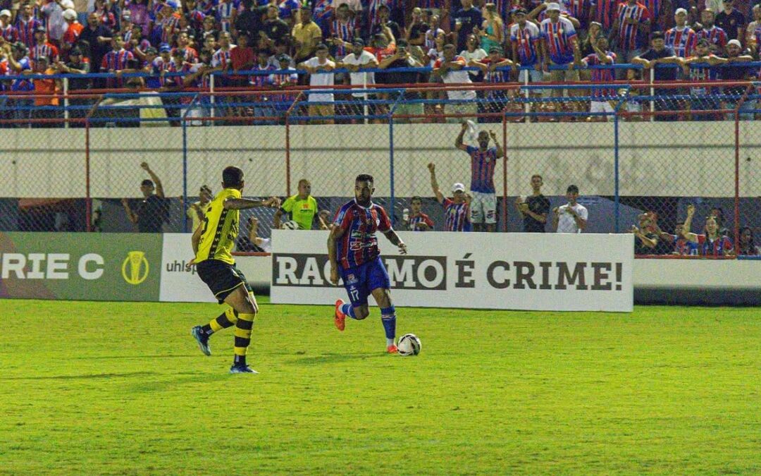 Itabaiana protesta contra arbitragem por pênalti não marcado em derrota para o São Bernardo