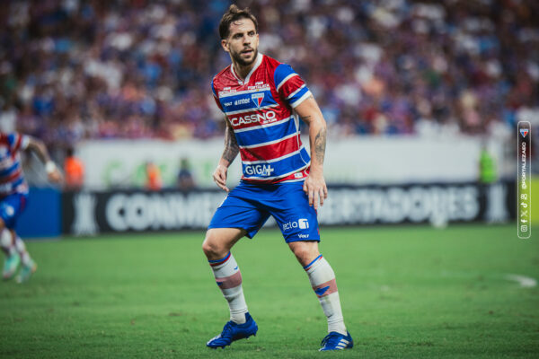 Retornando de lesão, Lucas Sasha treina nas férias do Fortaleza sem proteção no braço 1 Lucas Sasha - Fortaleza - Bucaramanga - Libertadores - Castelão